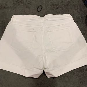 White Gap shorts size 12/31 5inch denim shorts good used condition